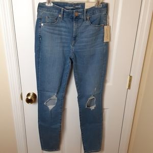 NWT High Rise Skinny Distressed Size 8 Je…